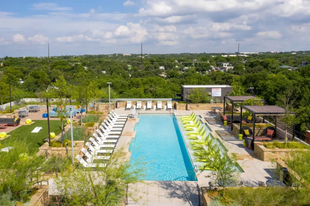 Fifteen 15 Lamar CMF Photo 0135