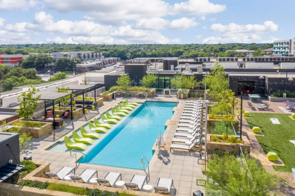 Fifteen 15 Lamar CMF Photo 0138