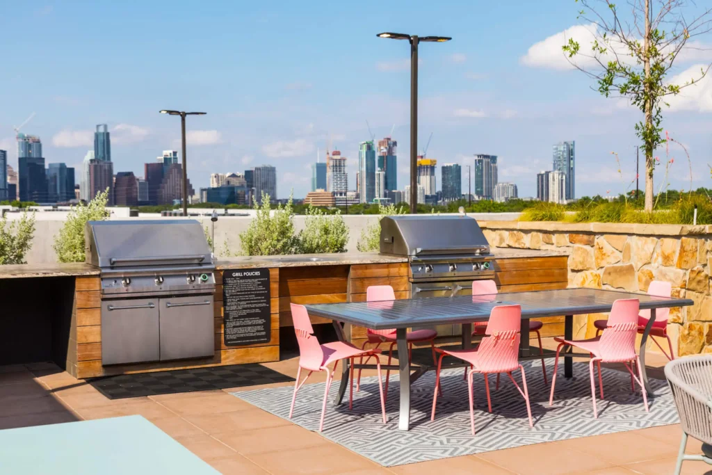 Fifteen 15 Lamar CMF Photo 9154