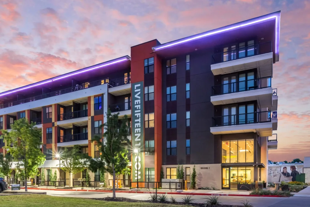 Fifteen 15 Lamar Exterior A