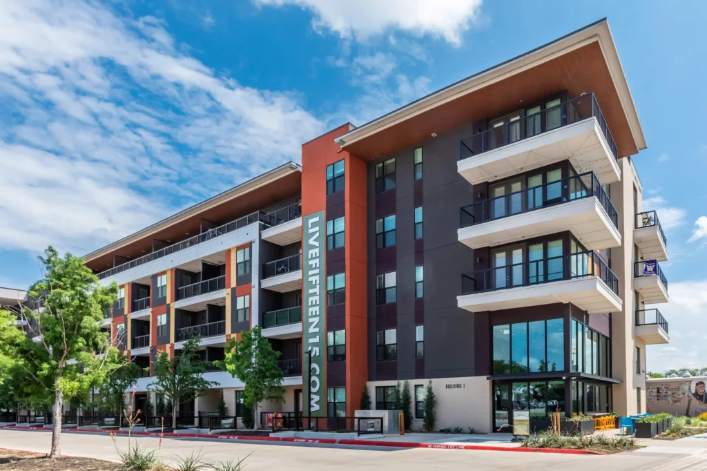 Fifteen 15 Lamar Exterior CMF Photo 9037