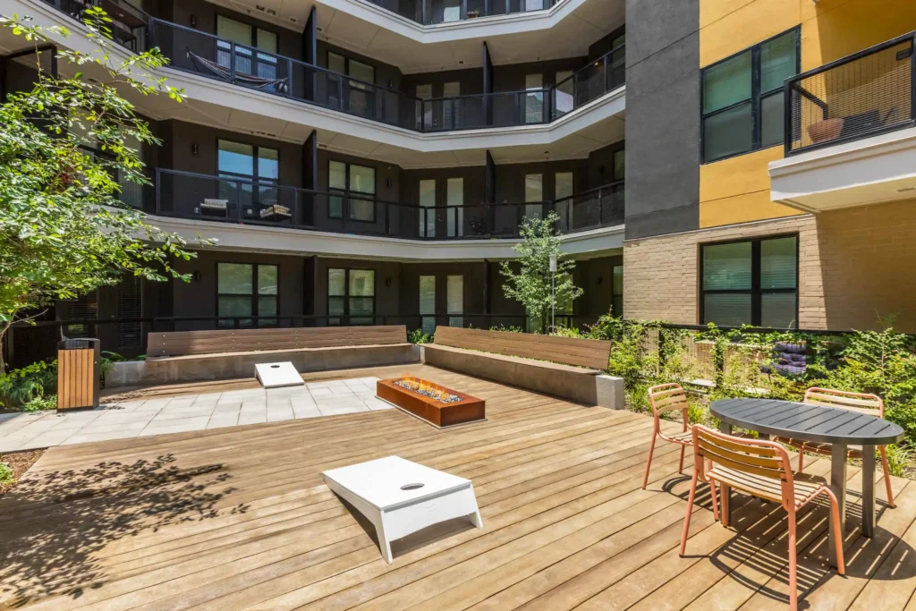 Fifteen 15 Lamar Main Courtyard CMF Photo 9004