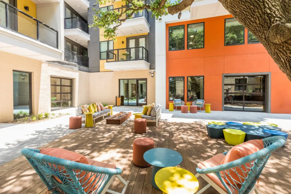 Fifteen 15 Lamar Main Courtyard CMF Photo 9011