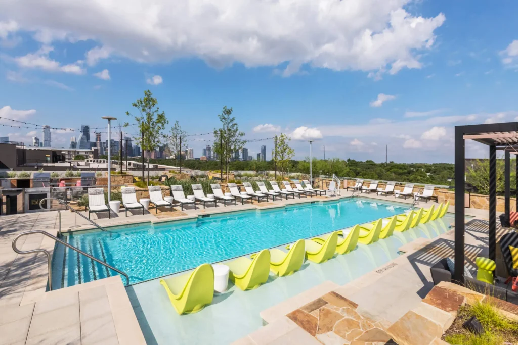 Fifteen 15 Lamar Pool CMF Photo 9118