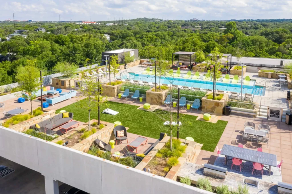 south lamar austin apartments the Fifteen 15 Lamar Pool Deck Amenity5